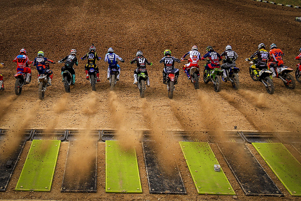 Motocross world championship. 1977 FIM Motocross World Championship. Mud - FIM Motocross World Championship.